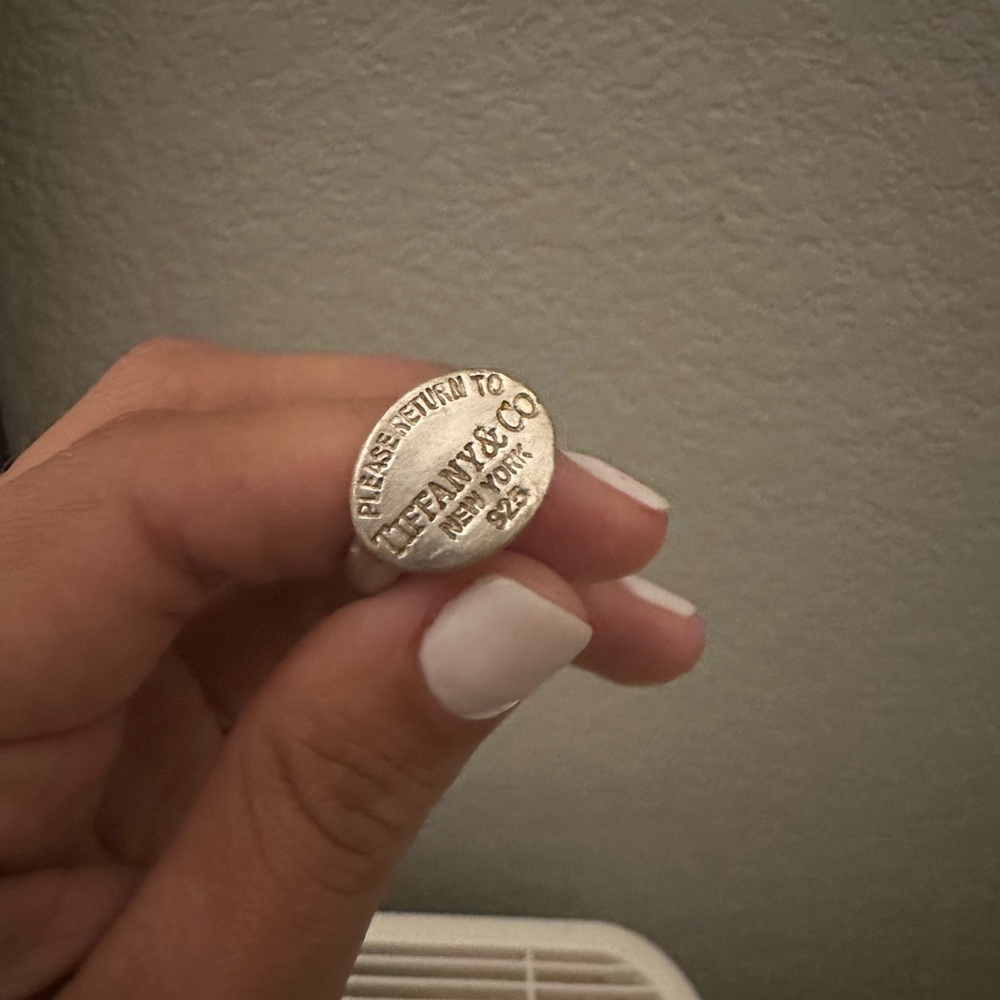 Authentic TIFFANY & CO size 6